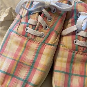 Size 9 cute comfy canvas sneakers